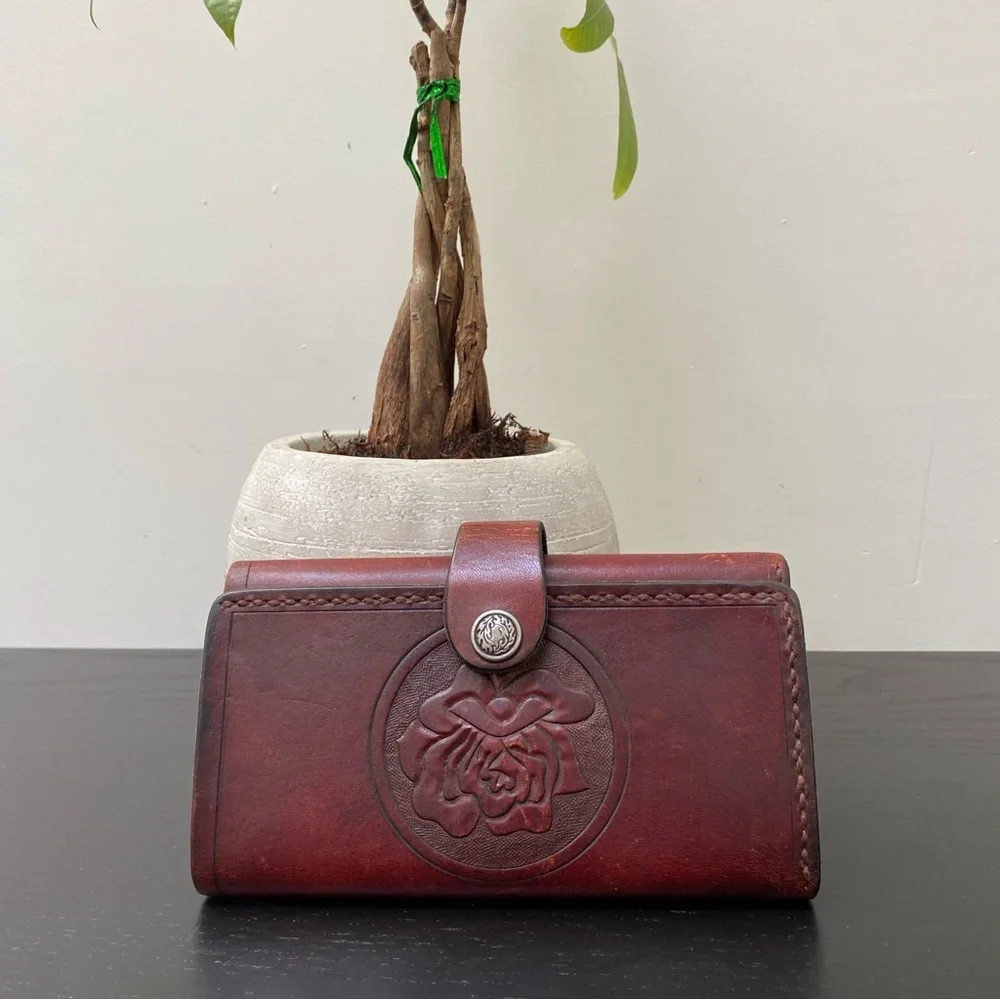 N/A elegant reddish